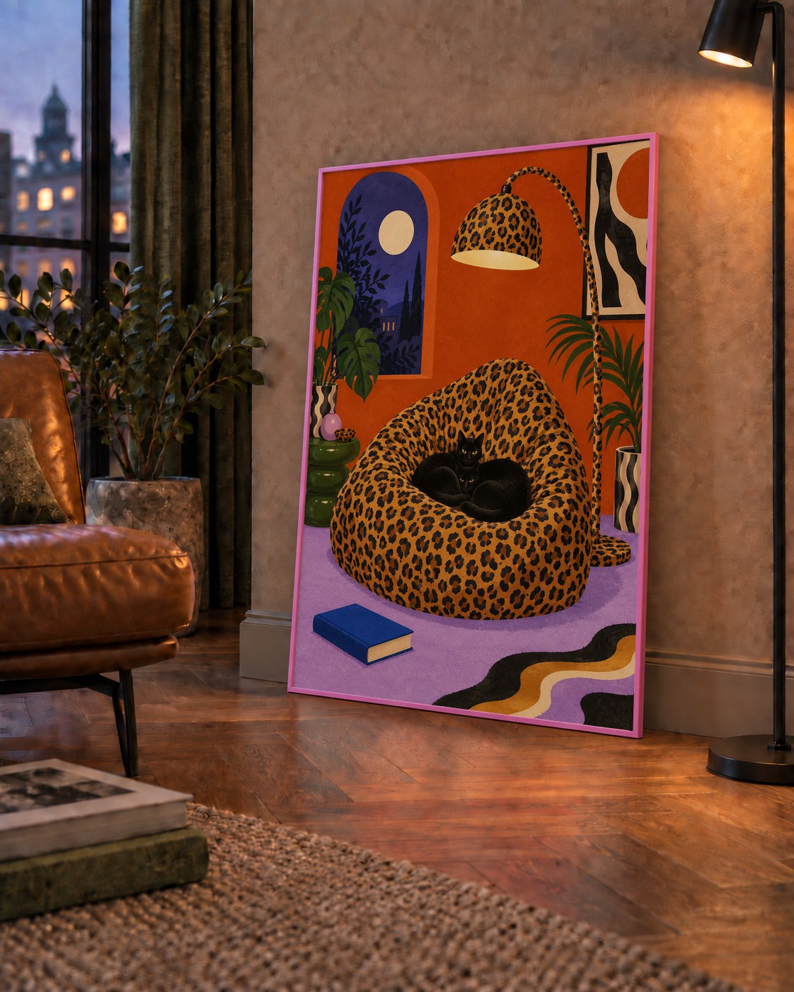 Leopar Desenli Koltukta Siyah Kediler Poster Modern Retro — çerçeveli hâliyle bir ev duvarında