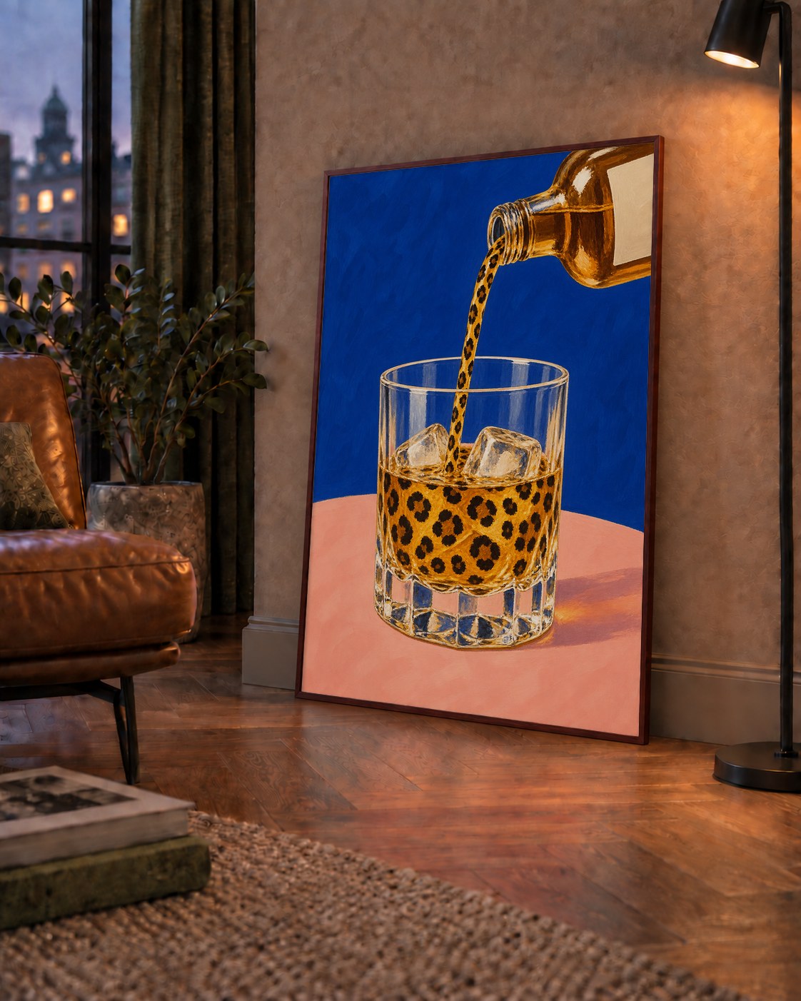 Leopar Desenli İçki Posteri – Modern Yağlı Boya Bar Sanatı — çerçeveli hâliyle bir ev duvarında
