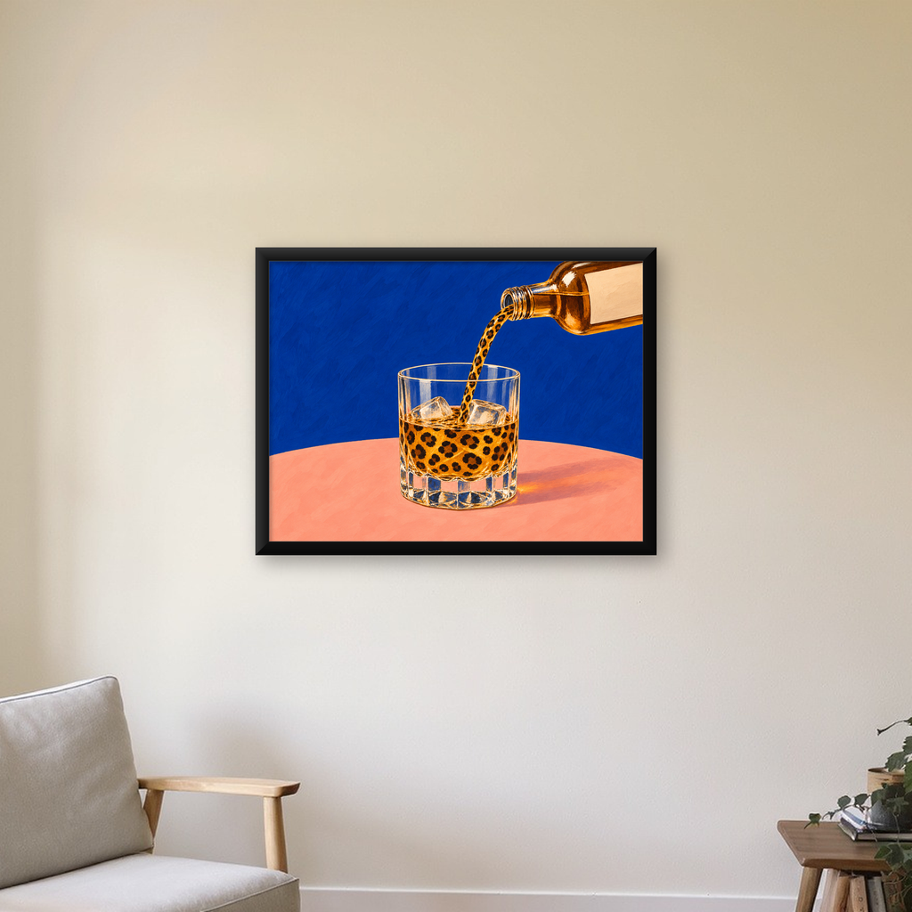 Leopar Desenli İçki Posteri – Modern Yağlı Boya Bar Sanatı — Yatay baskı, çerçeveli hâliyle bir ev duvarında