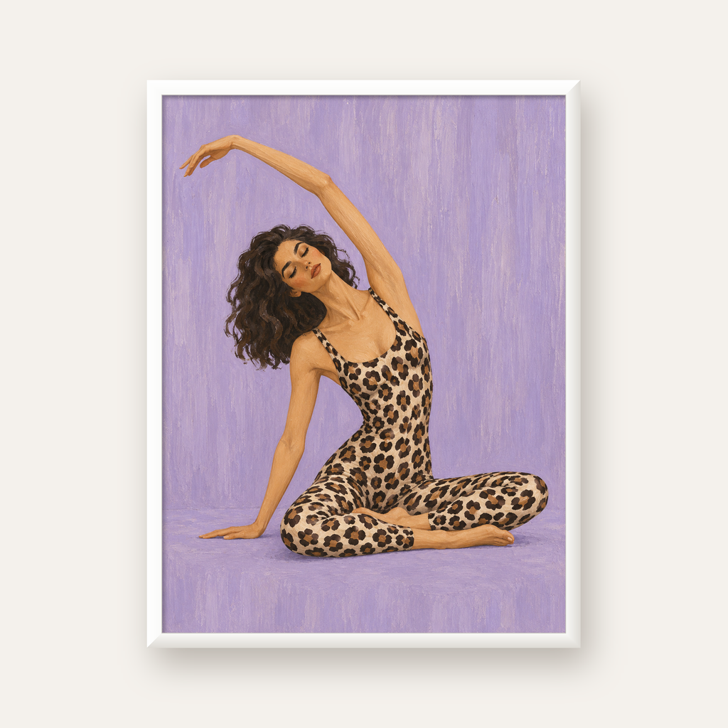 Lila Leopar Desenli Yoga Yapan Kadın Poster — beyaz çerçeveli dikey poster