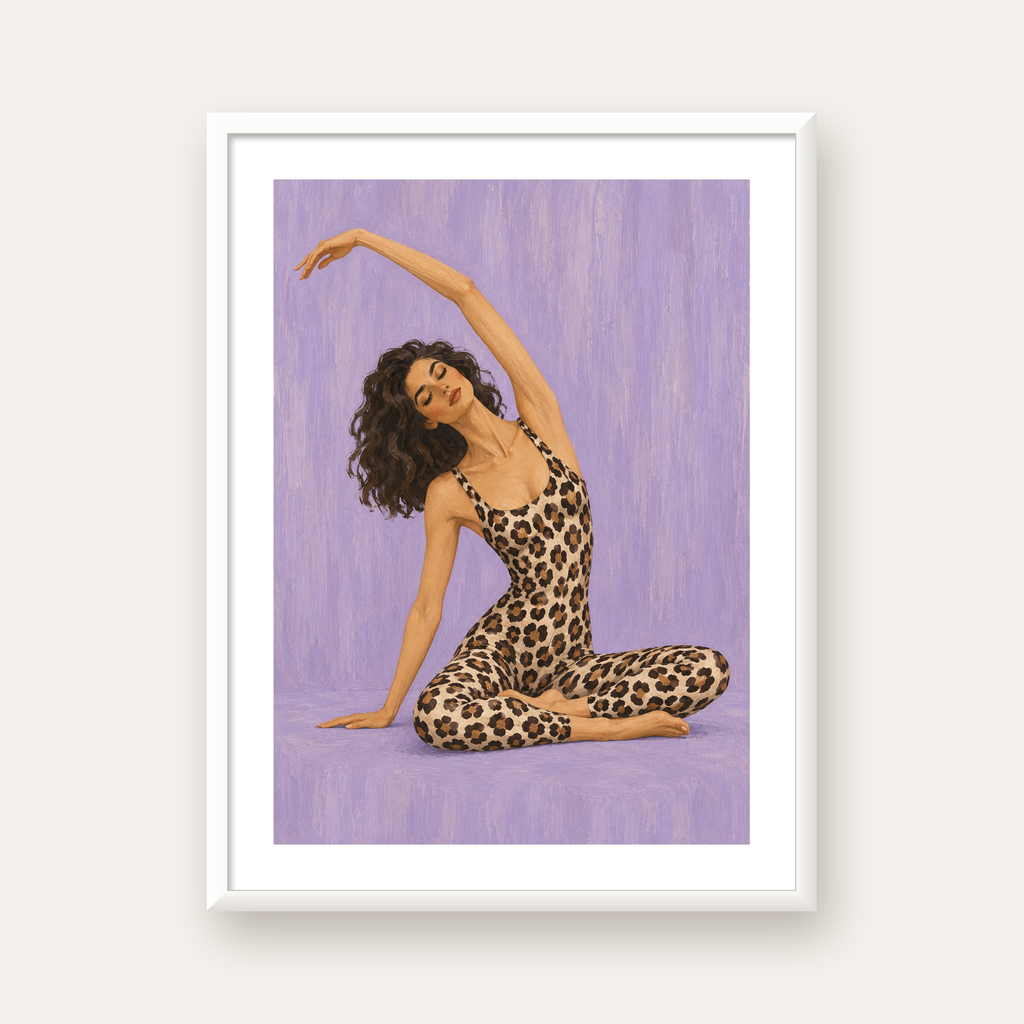 Lila Leopar Desenli Yoga Yapan Kadın Poster — beyaz çerçeveli dikey poster