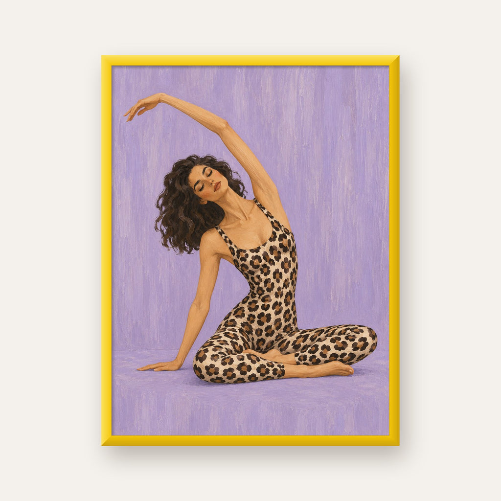 Lila Leopar Desenli Yoga Yapan Kadın Poster — sarı çerçeveli