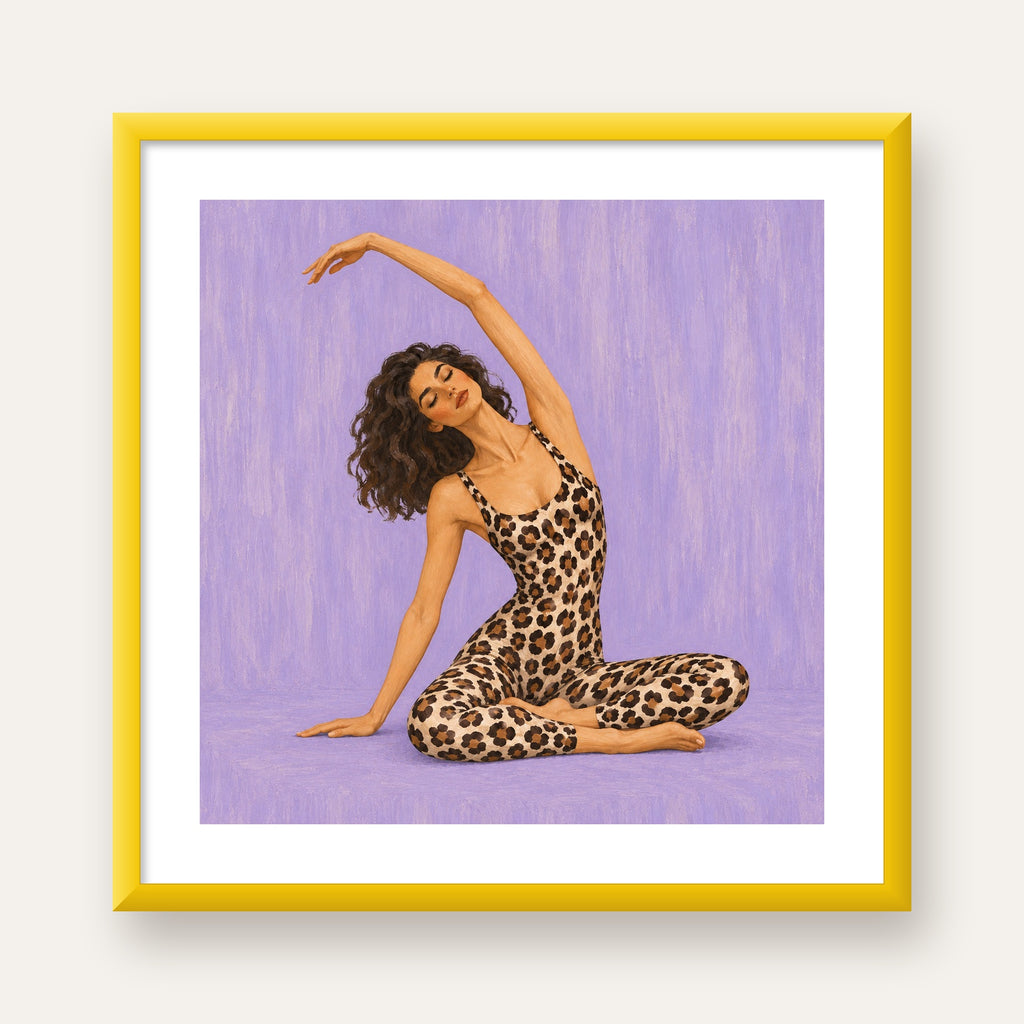 Lila Leopar Desenli Yoga Yapan Kadın Poster — sarı çerçeveli paspartulu