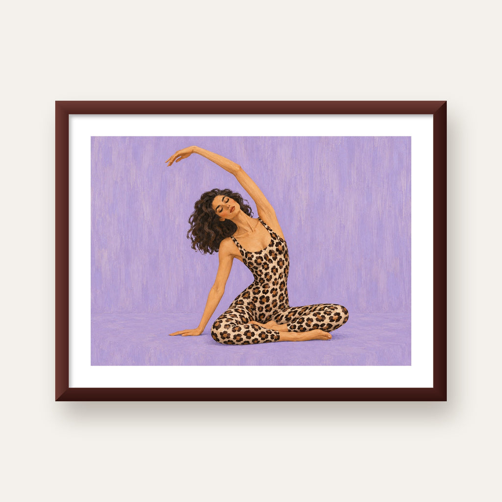 Lila Leopar Desenli Yoga Yapan Kadın Poster — ceviz çerçeveli paspartulu