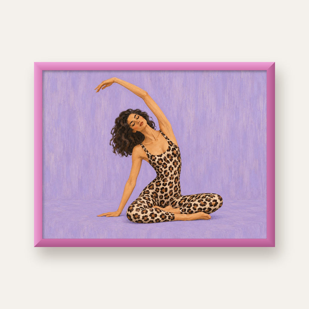 Lila Leopar Desenli Yoga Yapan Kadın Poster — pembe çerçeveli