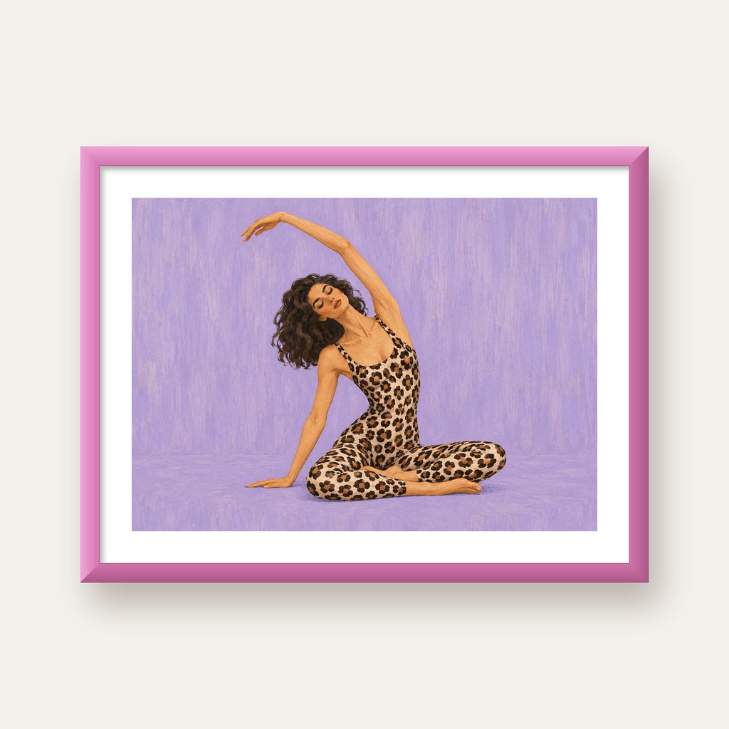 Lila Leopar Desenli Yoga Yapan Kadın Poster — pembe çerçeveli paspartulu