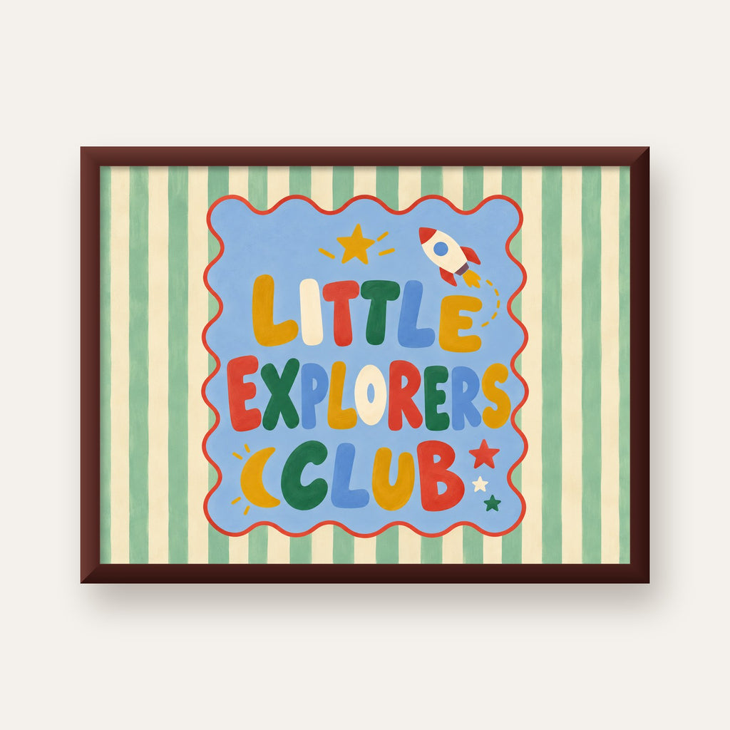 Little Explorers Club — ceviz çerçeveli