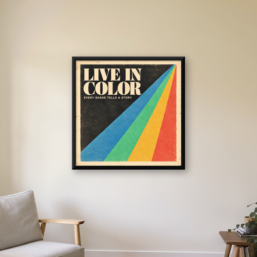 Retro Renkli Geometrik 'Live In Color' Poster Baskısı — Kare baskı, çerçeveli hâliyle bir ev duvarında