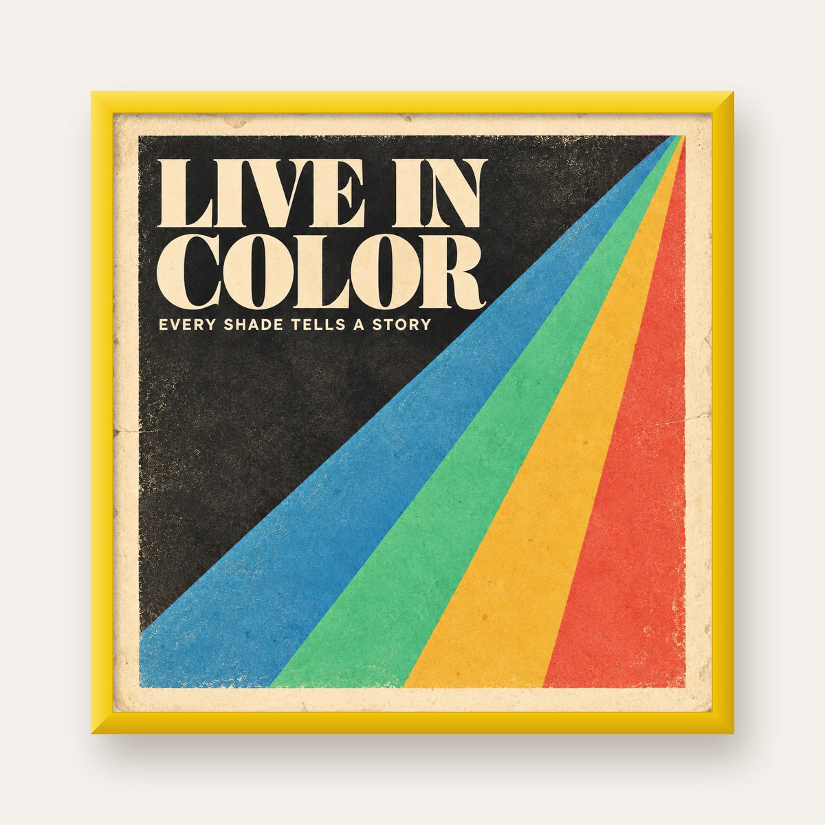 Retro Renkli Geometrik 'Live In Color' Poster Baskısı — sarı çerçeveli