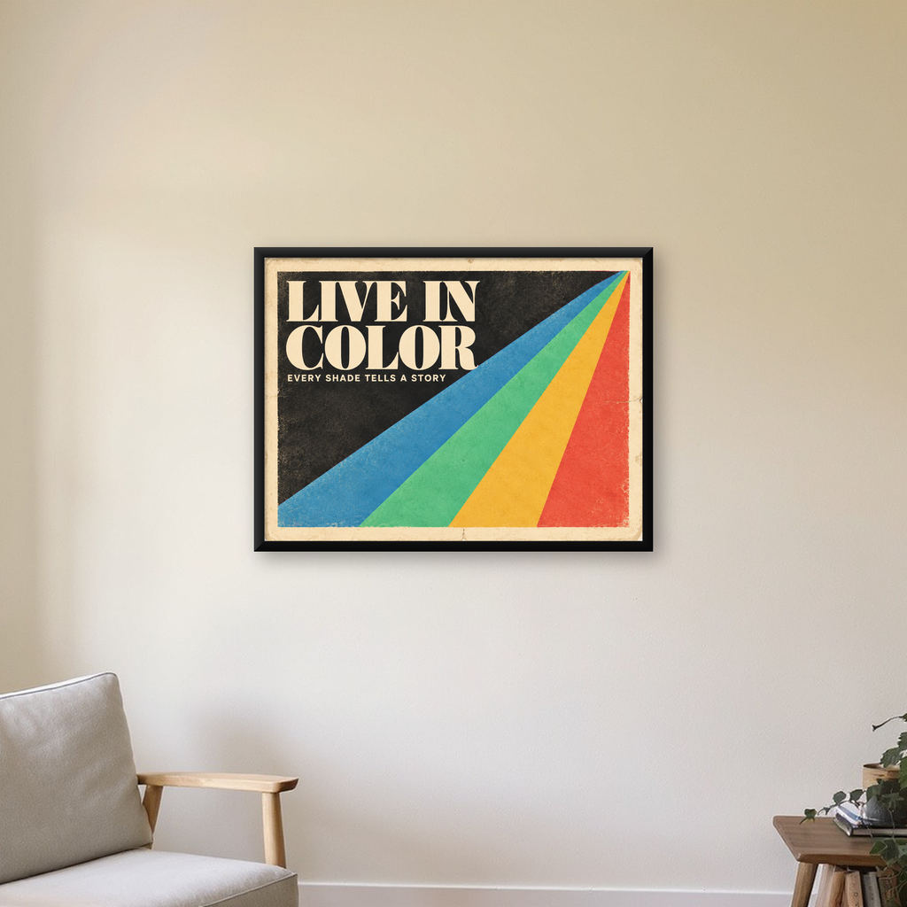 Retro Renkli Geometrik 'Live In Color' Poster Baskısı — Yatay baskı, çerçeveli hâliyle bir ev duvarında