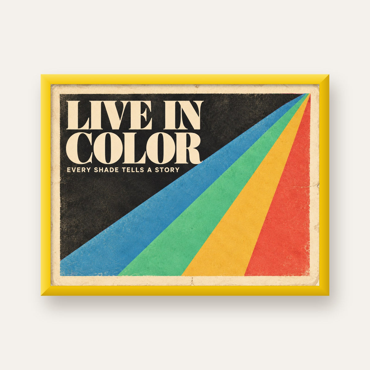 Retro Renkli Geometrik 'Live In Color' Poster Baskısı — sarı çerçeveli
