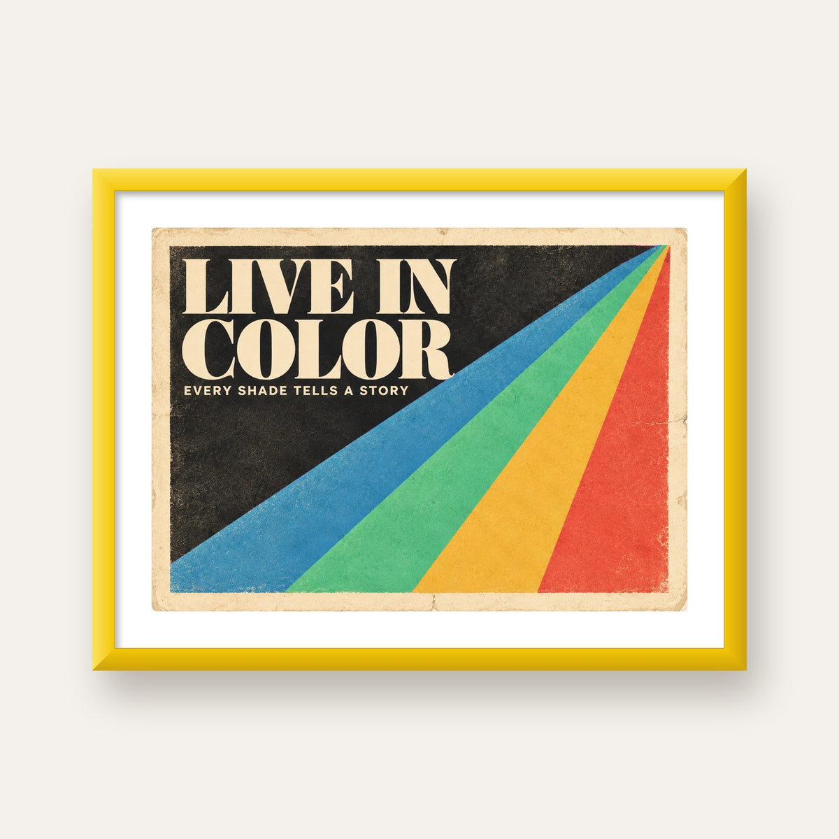 Retro Renkli Geometrik 'Live In Color' Poster Baskısı — sarı çerçeveli paspartulu
