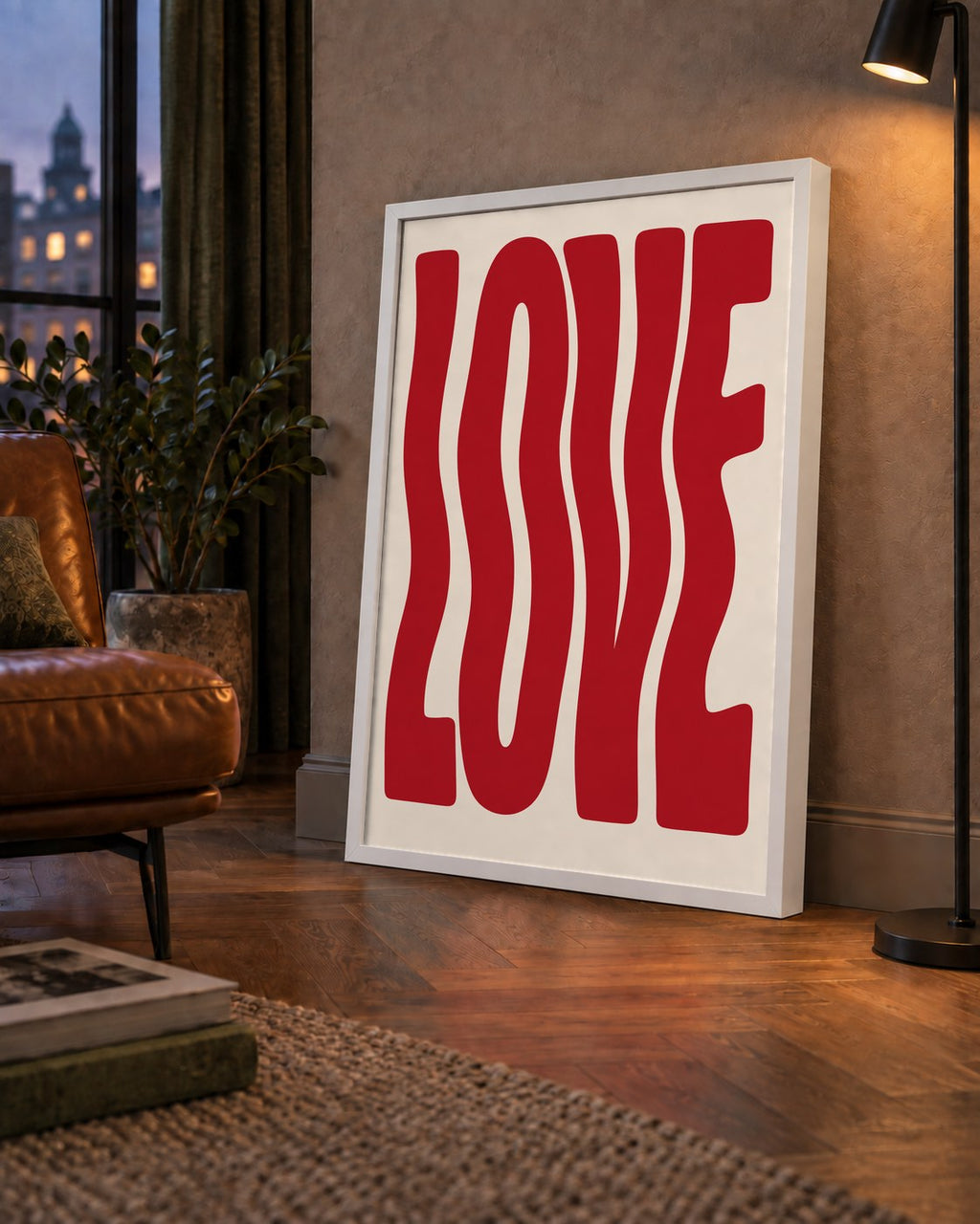 Dalgalı Kırmızı LOVE Yazılı Retro Minimal Poster — çerçeveli hâliyle bir ev duvarında