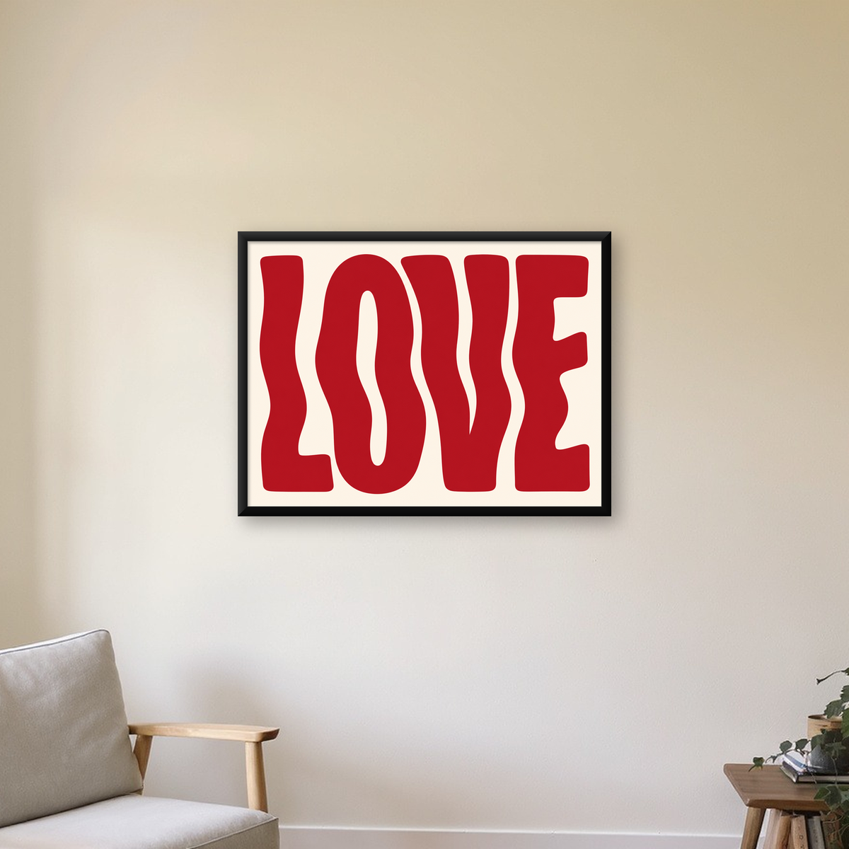 Dalgalı Kırmızı LOVE Yazılı Retro Minimal Poster — Yatay baskı, çerçeveli hâliyle bir ev duvarında