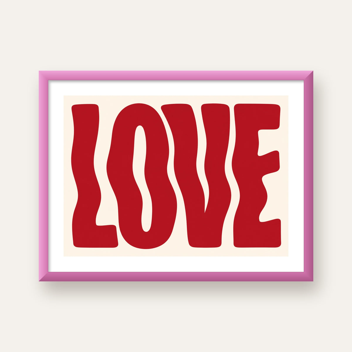 Dalgalı Kırmızı LOVE Yazılı Retro Minimal Poster — pembe çerçeveli paspartulu