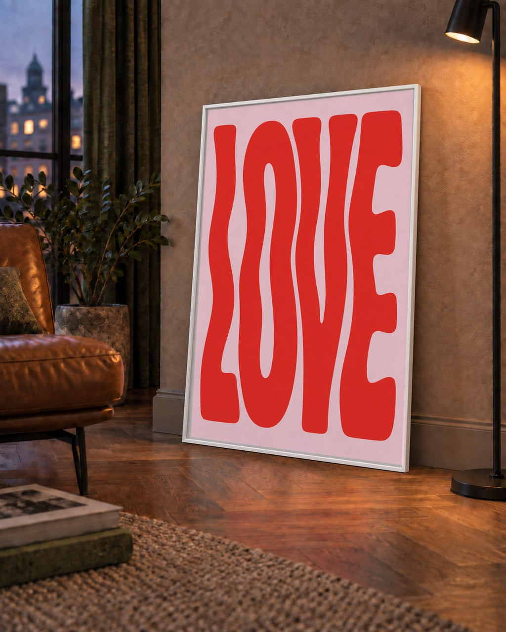 LOVE Yazılı Modern Tipografik Kırmızı Poster Baskı — çerçeveli hâliyle bir ev duvarında