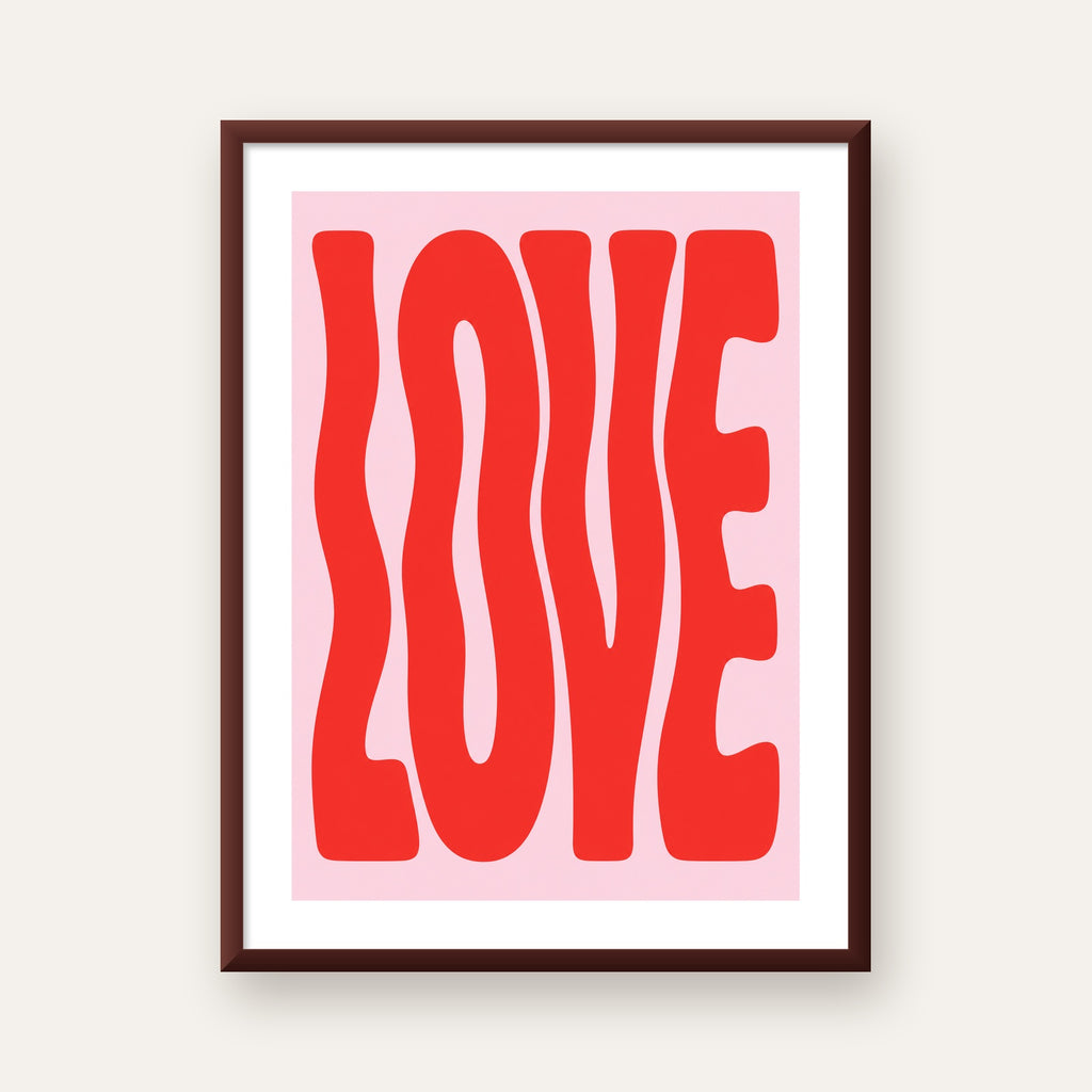 LOVE Yazılı Modern Tipografik Kırmızı Poster Baskı — ceviz çerçeveli paspartulu
