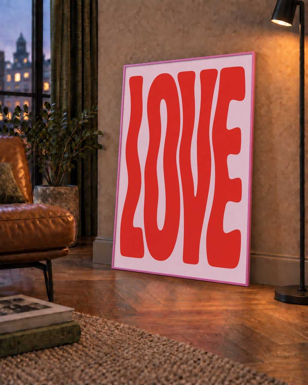 LOVE Yazılı Modern Tipografik Kırmızı Poster Baskı — çerçeveli hâliyle bir ev duvarında