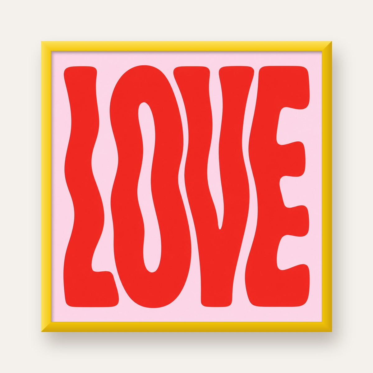 LOVE Yazılı Modern Tipografik Kırmızı Poster Baskı — sarı çerçeveli