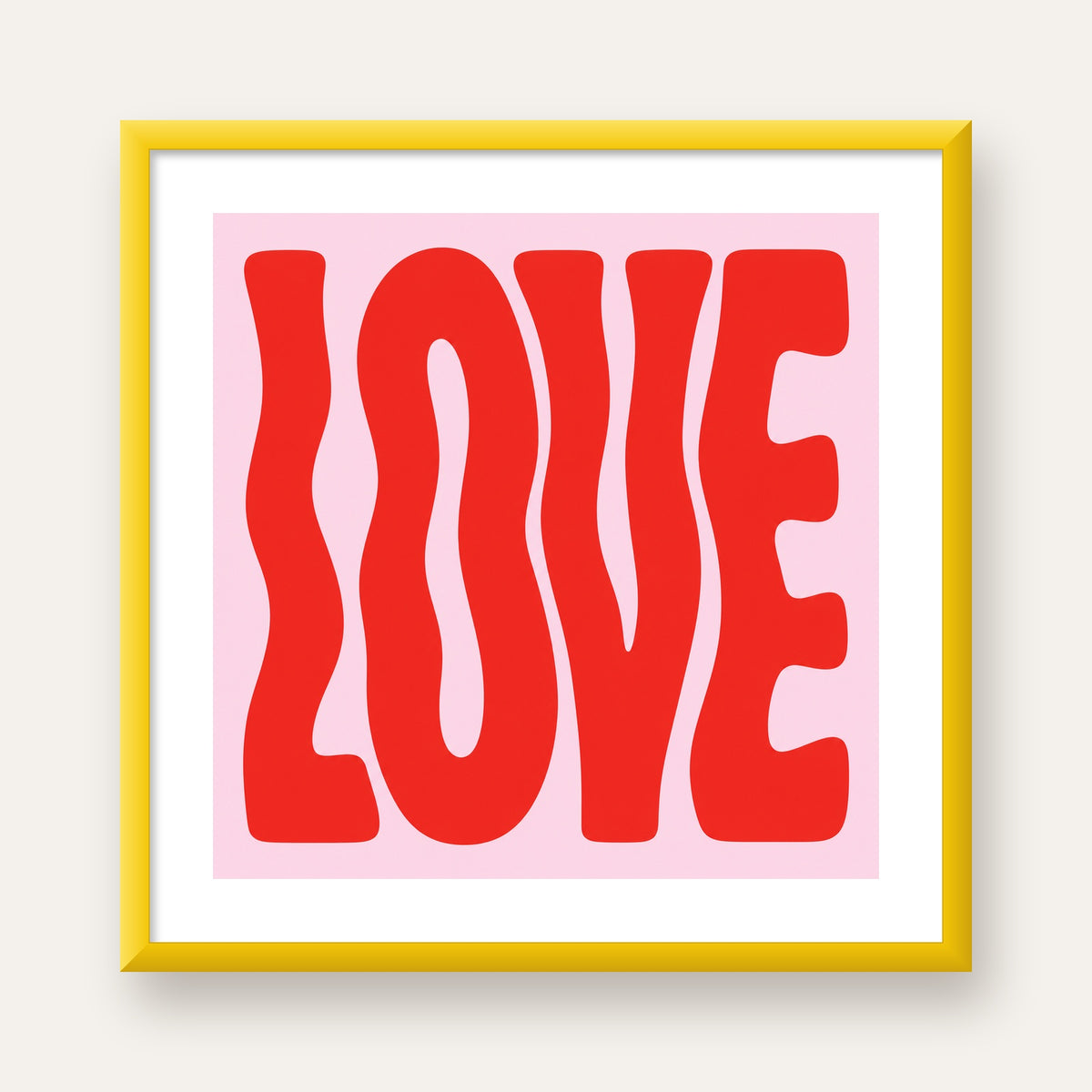 LOVE Yazılı Modern Tipografik Kırmızı Poster Baskı — sarı çerçeveli paspartulu