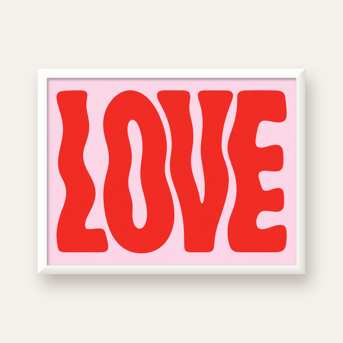 LOVE Yazılı Modern Tipografik Kırmızı Poster Baskı — beyaz çerçeveli yatay poster