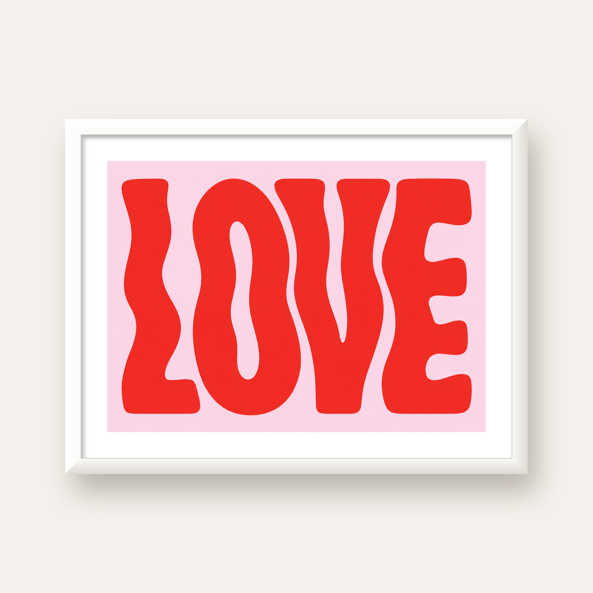 LOVE Yazılı Modern Tipografik Kırmızı Poster Baskı — beyaz çerçeveli yatay poster