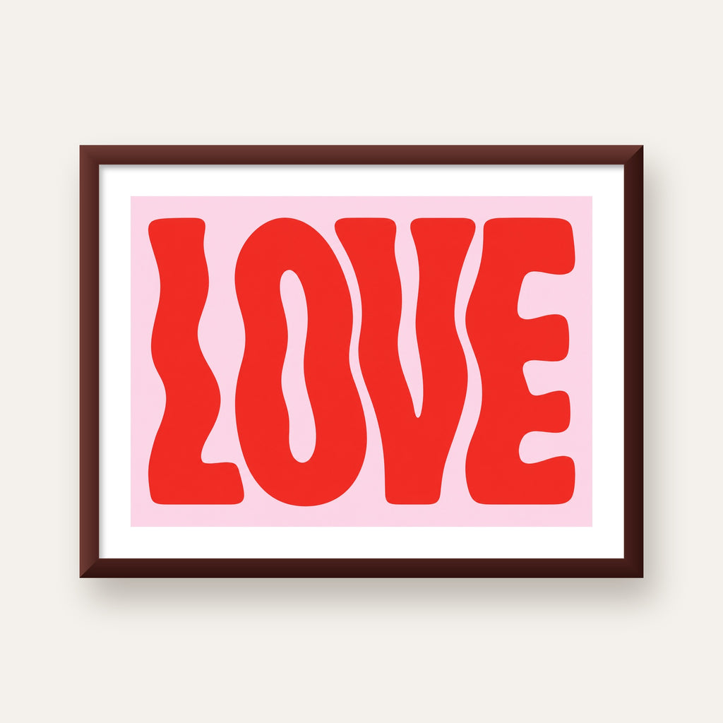 LOVE Yazılı Modern Tipografik Kırmızı Poster Baskı — ceviz çerçeveli paspartulu