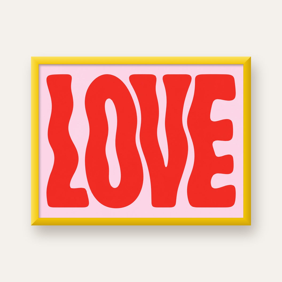 LOVE Yazılı Modern Tipografik Kırmızı Poster Baskı — sarı çerçeveli