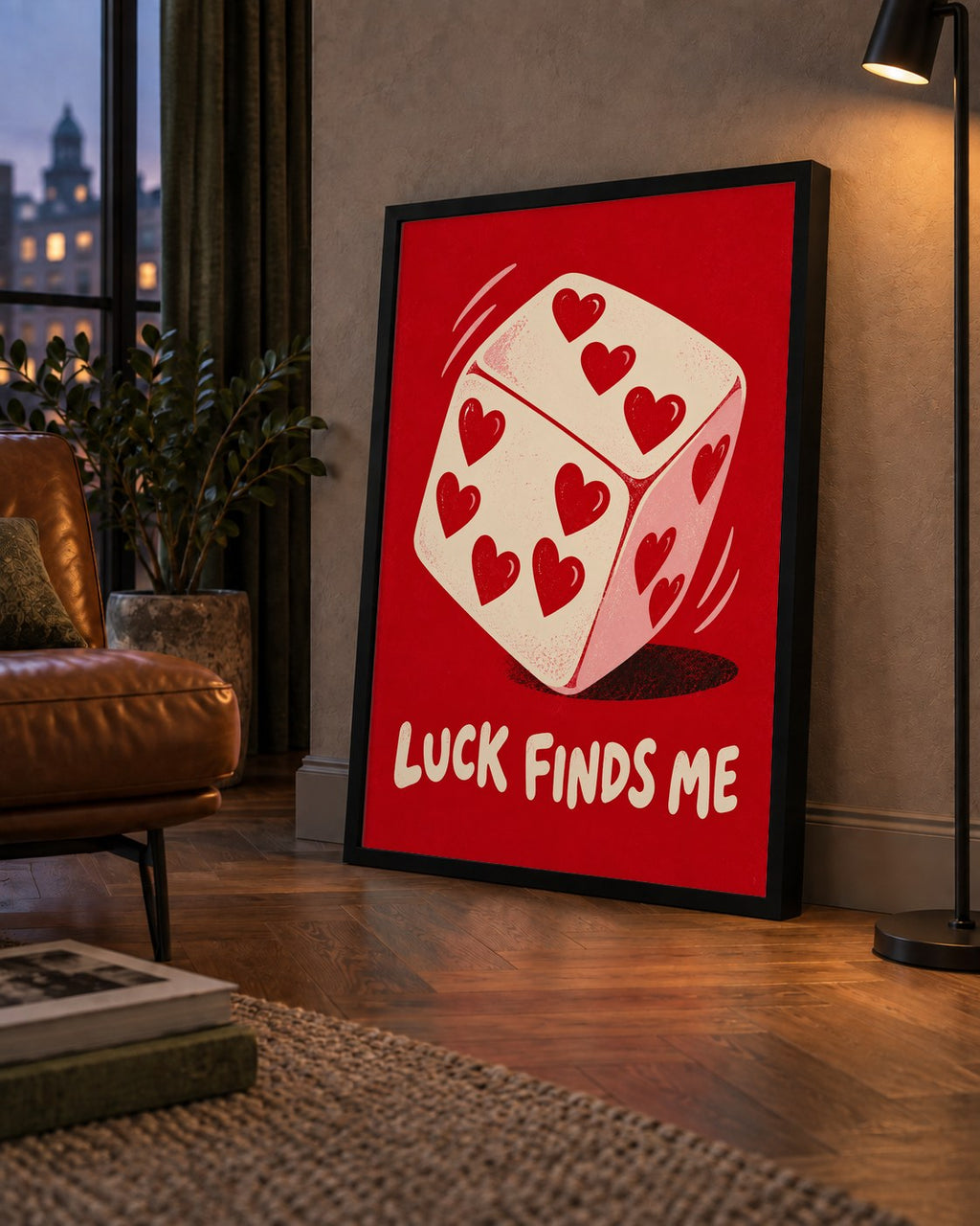 Luck Finds Me — Kalpli Zar — çerçeveli hâliyle bir ev duvarında