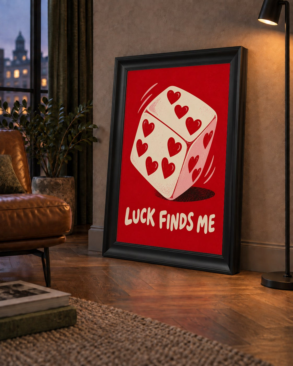 Luck Finds Me — Kalpli Zar — çerçeveli hâliyle bir ev duvarında