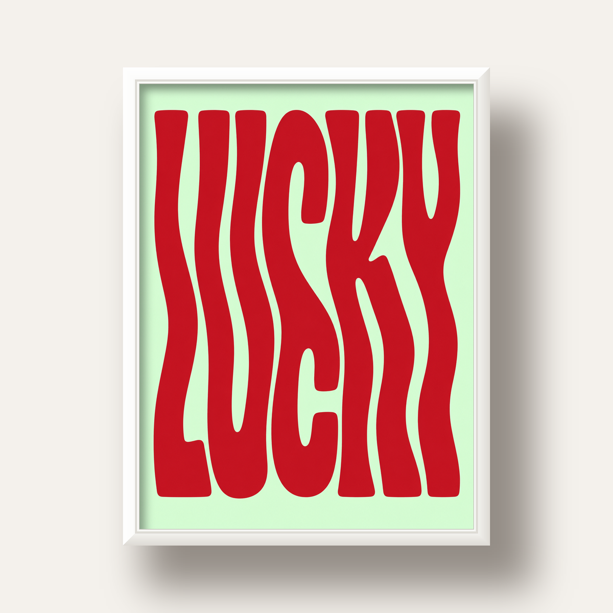 Modern Dalgalı Tipografi 'LUCKY' Kırmızı Poster — beyaz derin çerçeveli