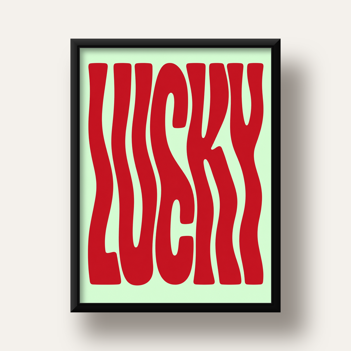 Modern Dalgalı Tipografi 'LUCKY' Kırmızı Poster — siyah derin çerçeveli