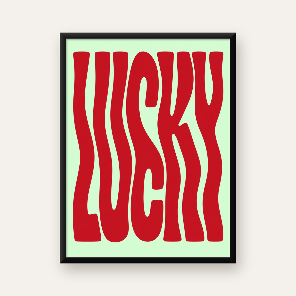 Modern Dalgalı Tipografi 'LUCKY' Kırmızı Poster — Dikey baskı, düz siyah çerçeveli duvar posteri