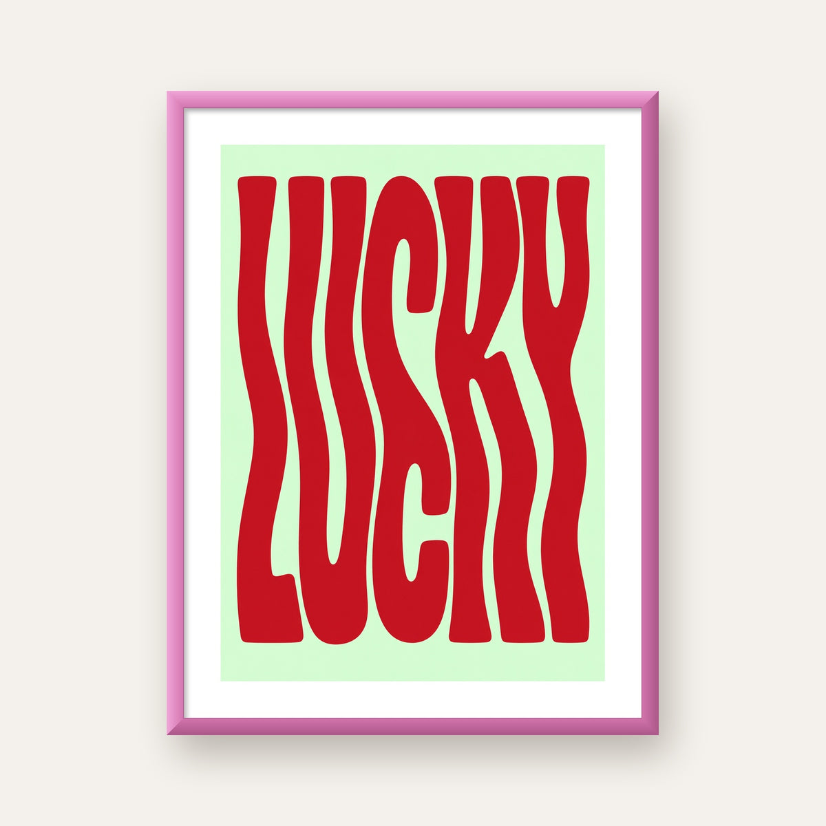 Modern Dalgalı Tipografi 'LUCKY' Kırmızı Poster — pembe çerçeveli paspartulu