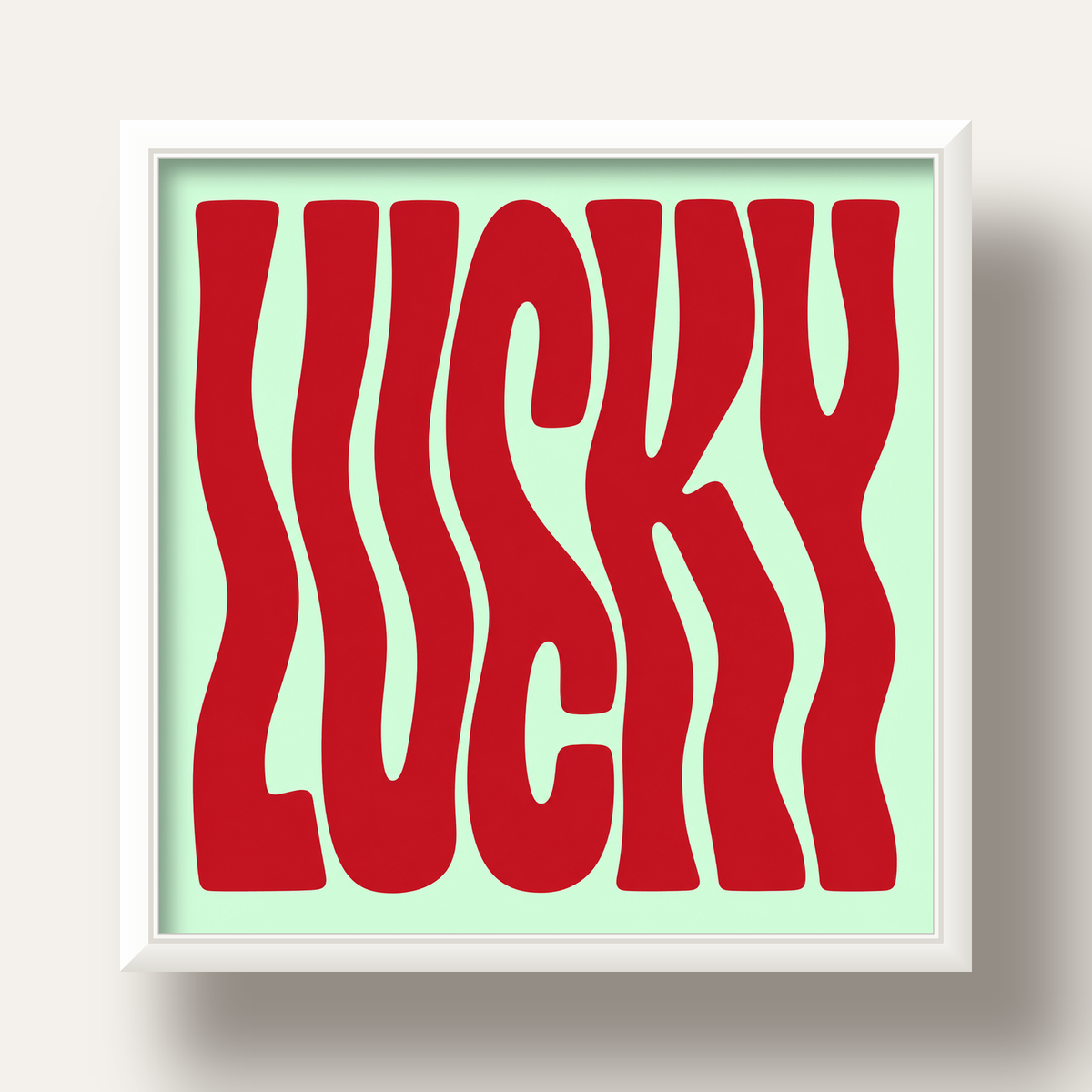 Modern Dalgalı Tipografi 'LUCKY' Kırmızı Poster — beyaz derin çerçeveli