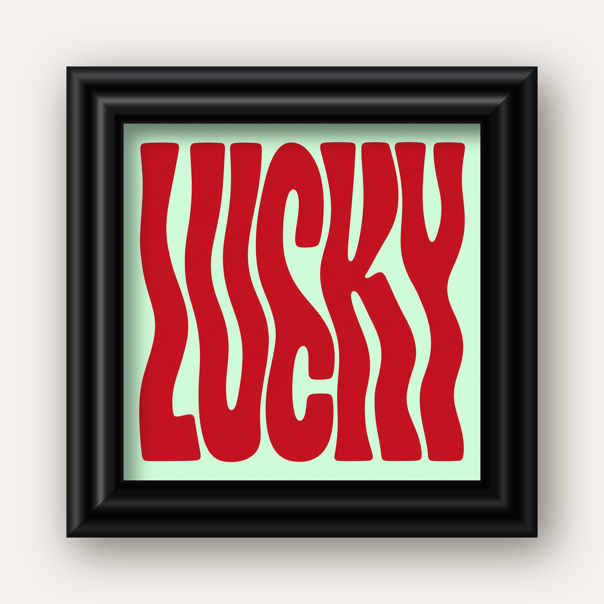 Modern Dalgalı Tipografi 'LUCKY' Kırmızı Poster — siyah galeri çerçeveli