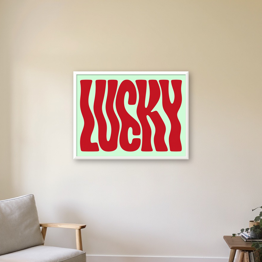 Modern Dalgalı Tipografi 'LUCKY' Kırmızı Poster — beyaz çerçeveli yatay poster