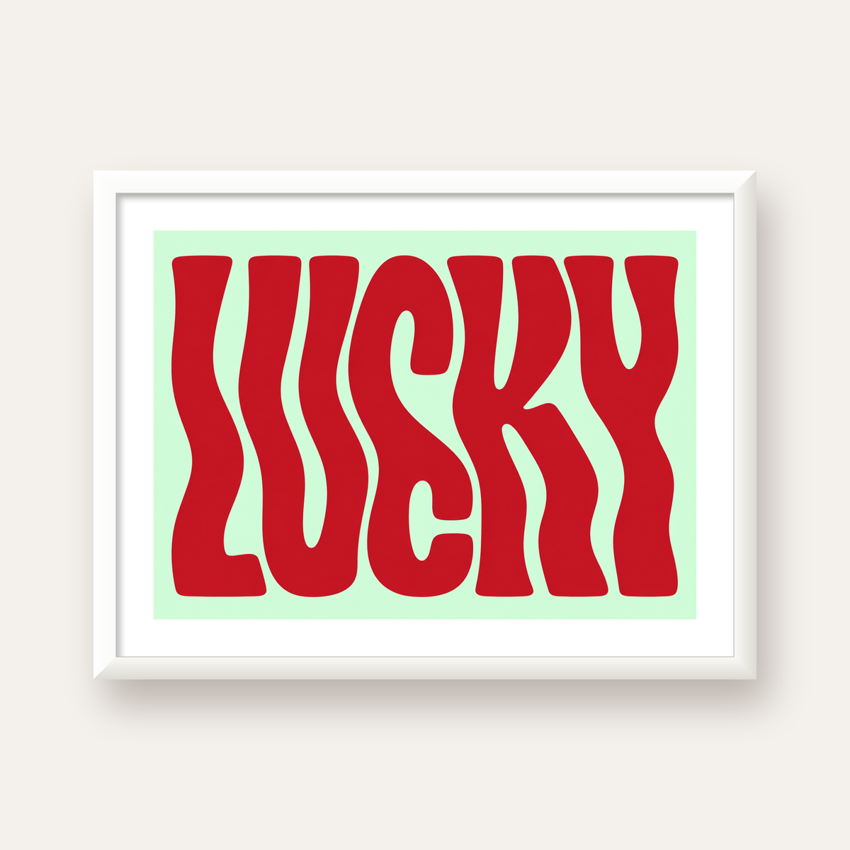 Modern Dalgalı Tipografi 'LUCKY' Kırmızı Poster — beyaz çerçeveli yatay poster