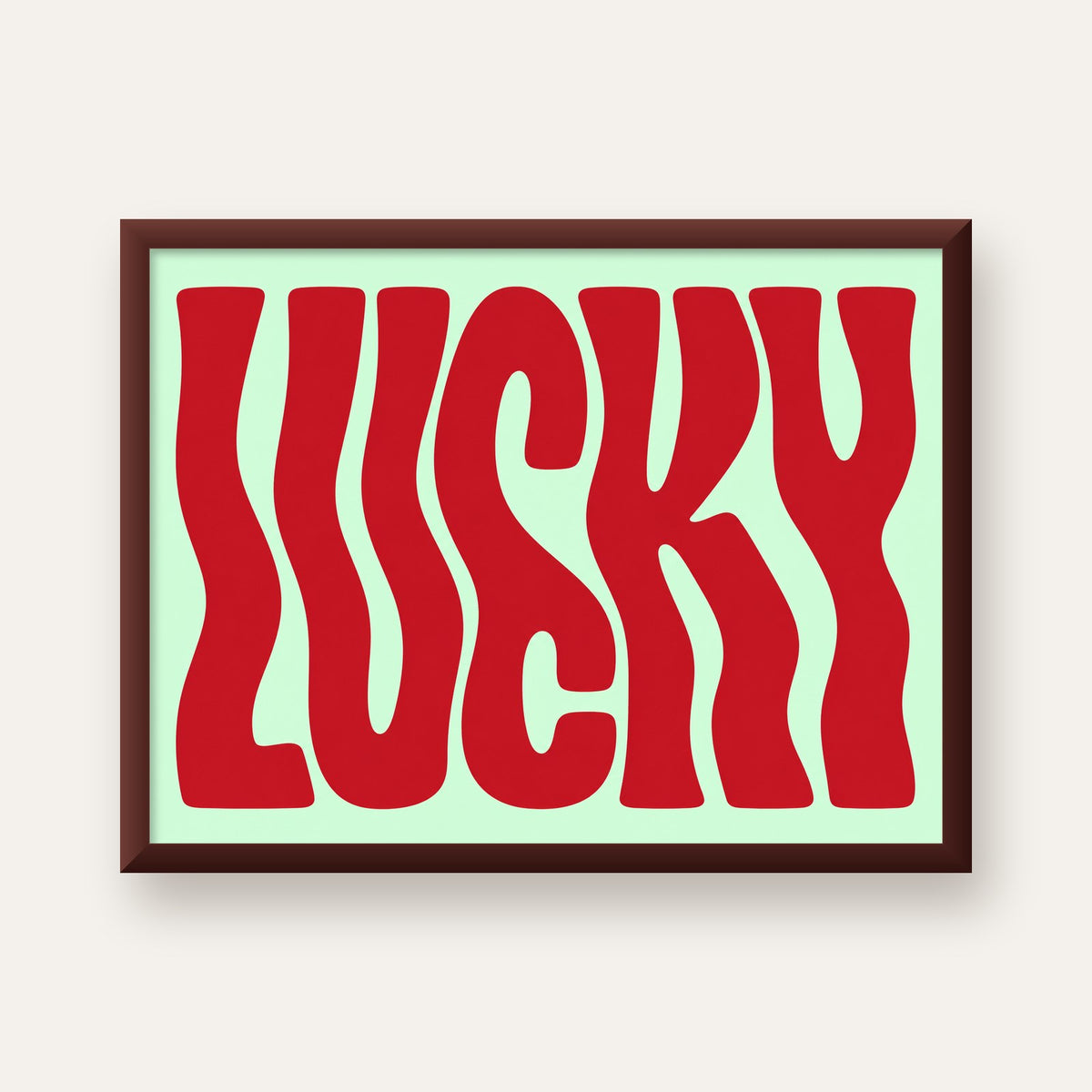 Modern Dalgalı Tipografi 'LUCKY' Kırmızı Poster — ceviz çerçeveli