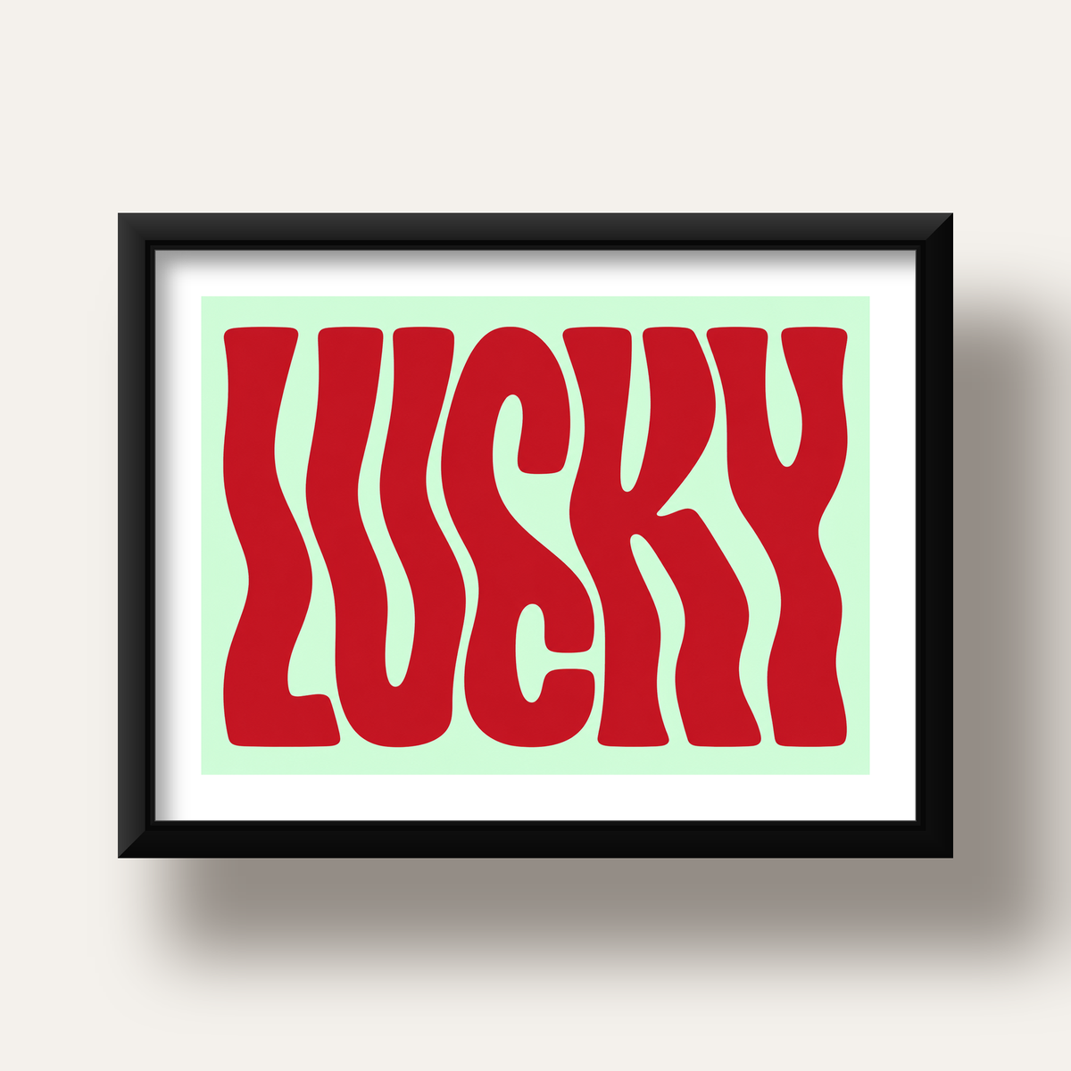 Modern Dalgalı Tipografi 'LUCKY' Kırmızı Poster — siyah derin çerçeveli paspartulu