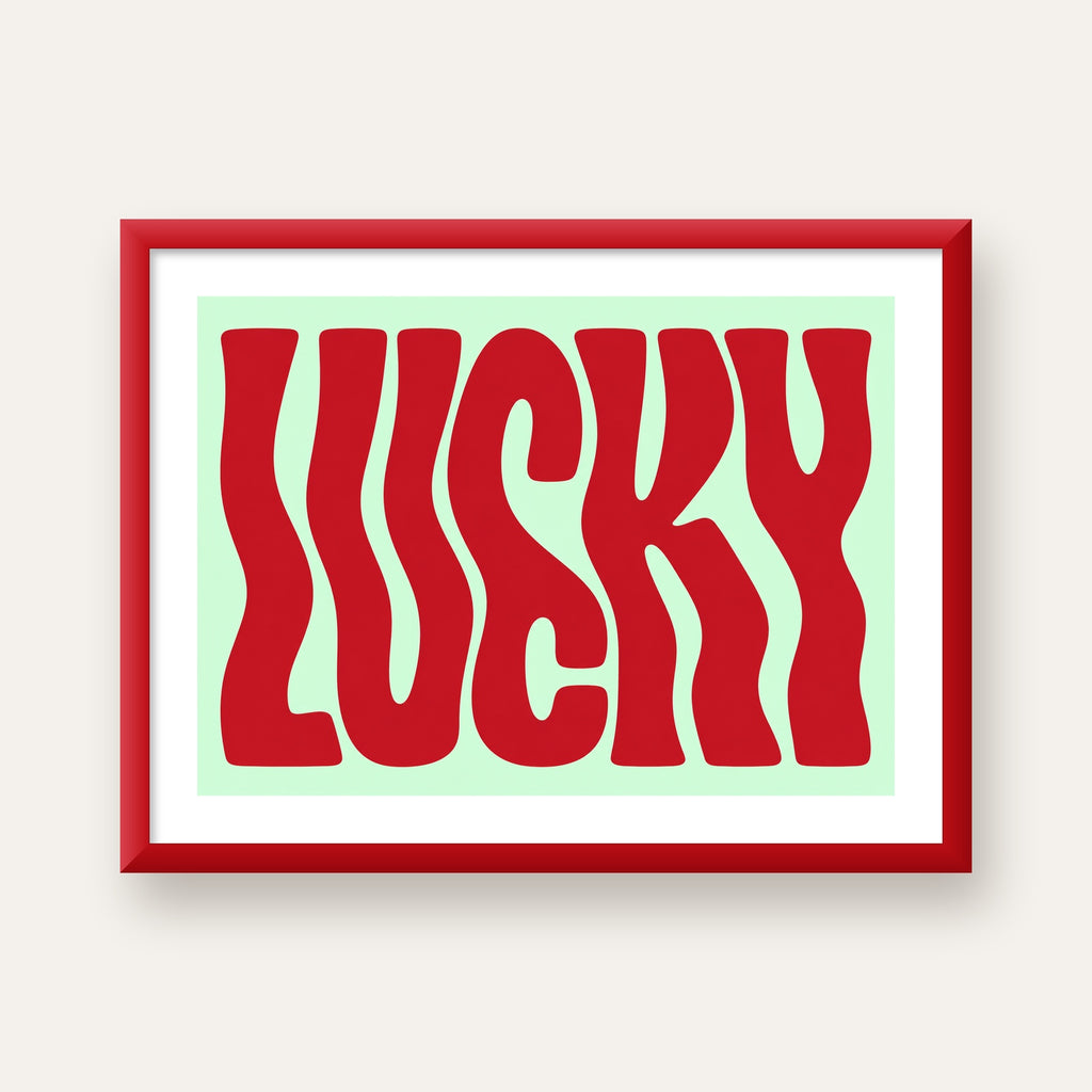 Modern Dalgalı Tipografi 'LUCKY' Kırmızı Poster — kırmızı çerçeveli paspartulu