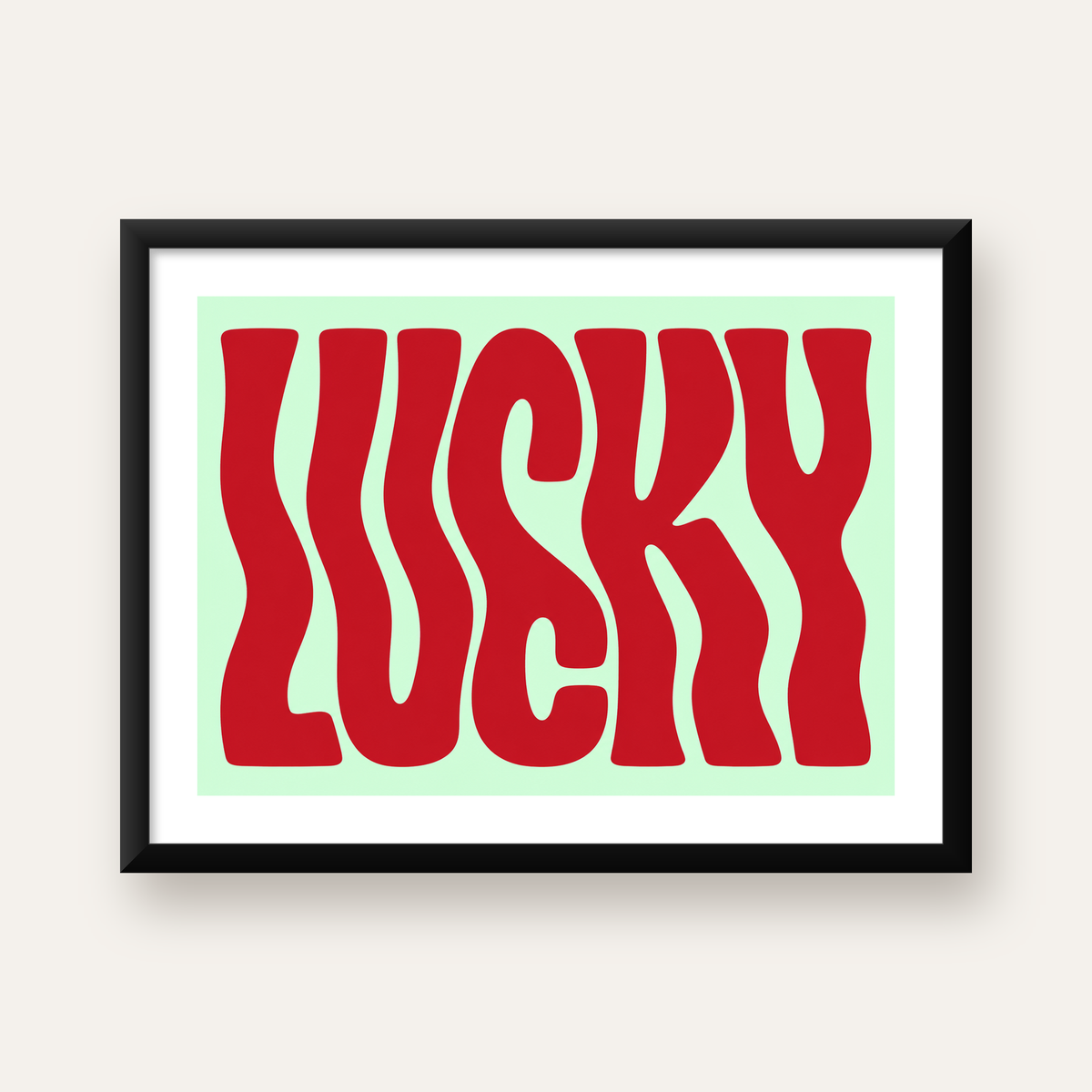 Modern Dalgalı Tipografi 'LUCKY' Kırmızı Poster — Yatay baskı, beyaz paspartulu