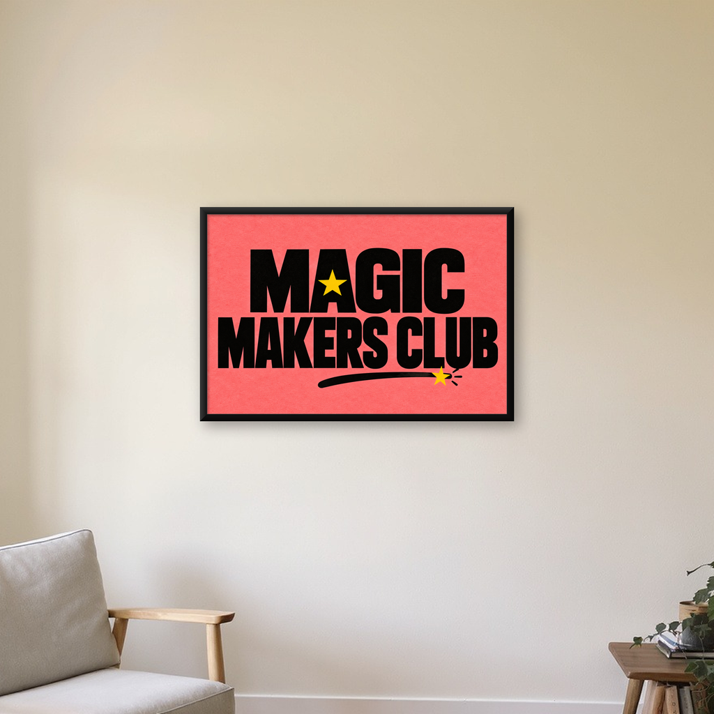 Magic Makers Club – Modern Tipografi Sihirli Poster — Yatay baskı, çerçeveli hâliyle bir ev duvarında