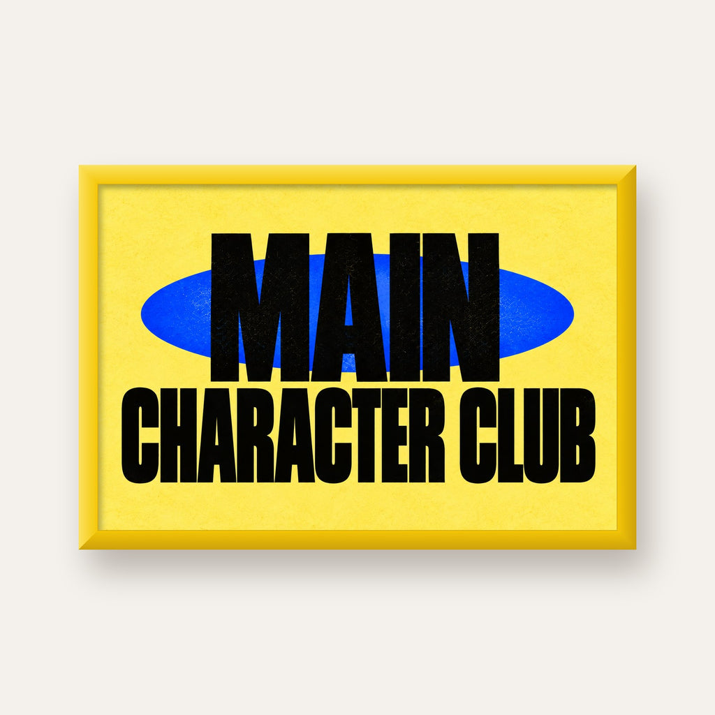 MAIN CHARACTER CLUB Modern Tipografi Poster - Dijital Sanat — sarı çerçeveli