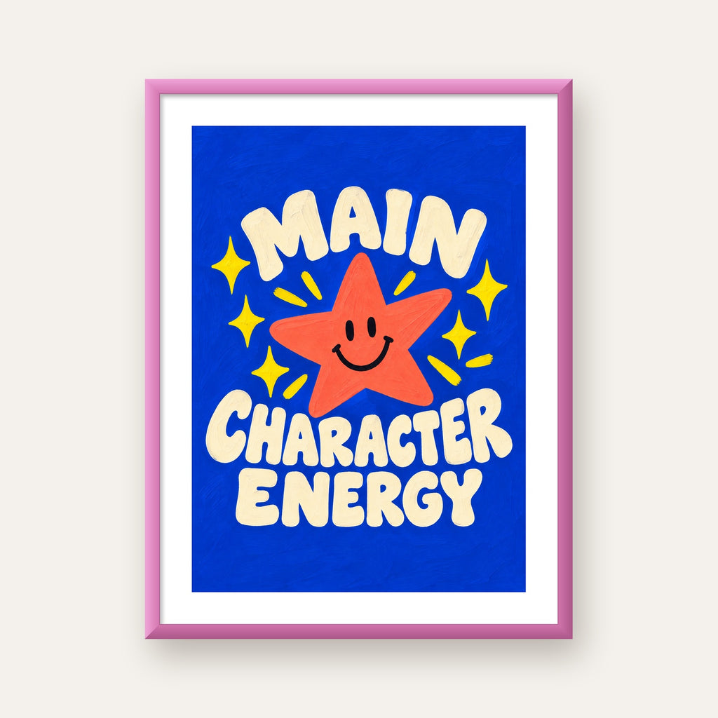 Gülen Yıldız ve 'MAIN CHARACTER ENERGY' Canlı Poster — pembe çerçeveli paspartulu