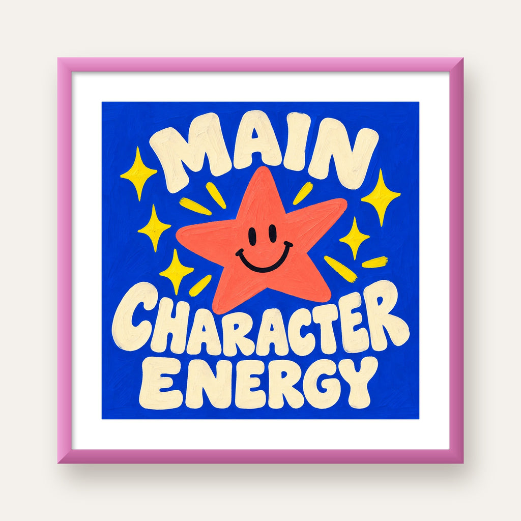 Gülen Yıldız ve 'MAIN CHARACTER ENERGY' Canlı Poster — pembe çerçeveli paspartulu