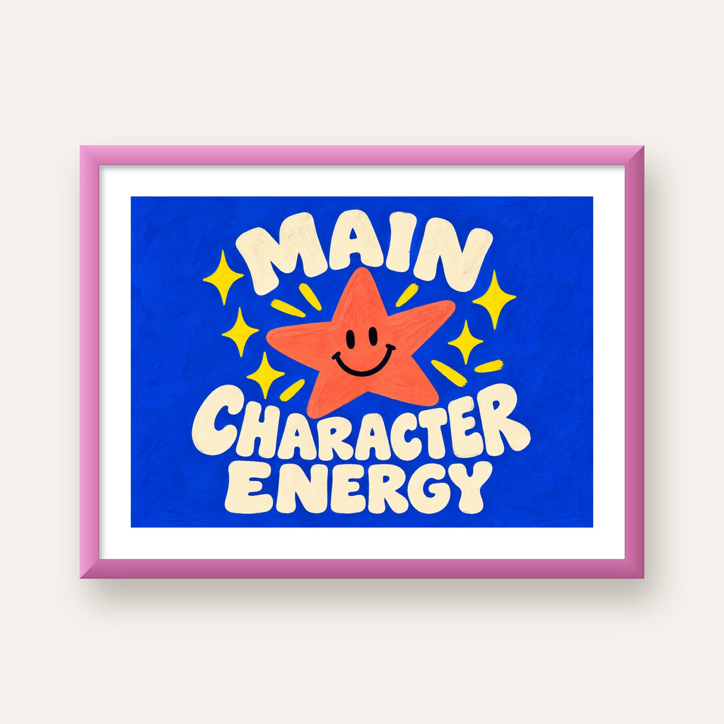 Gülen Yıldız ve 'MAIN CHARACTER ENERGY' Canlı Poster — pembe çerçeveli paspartulu