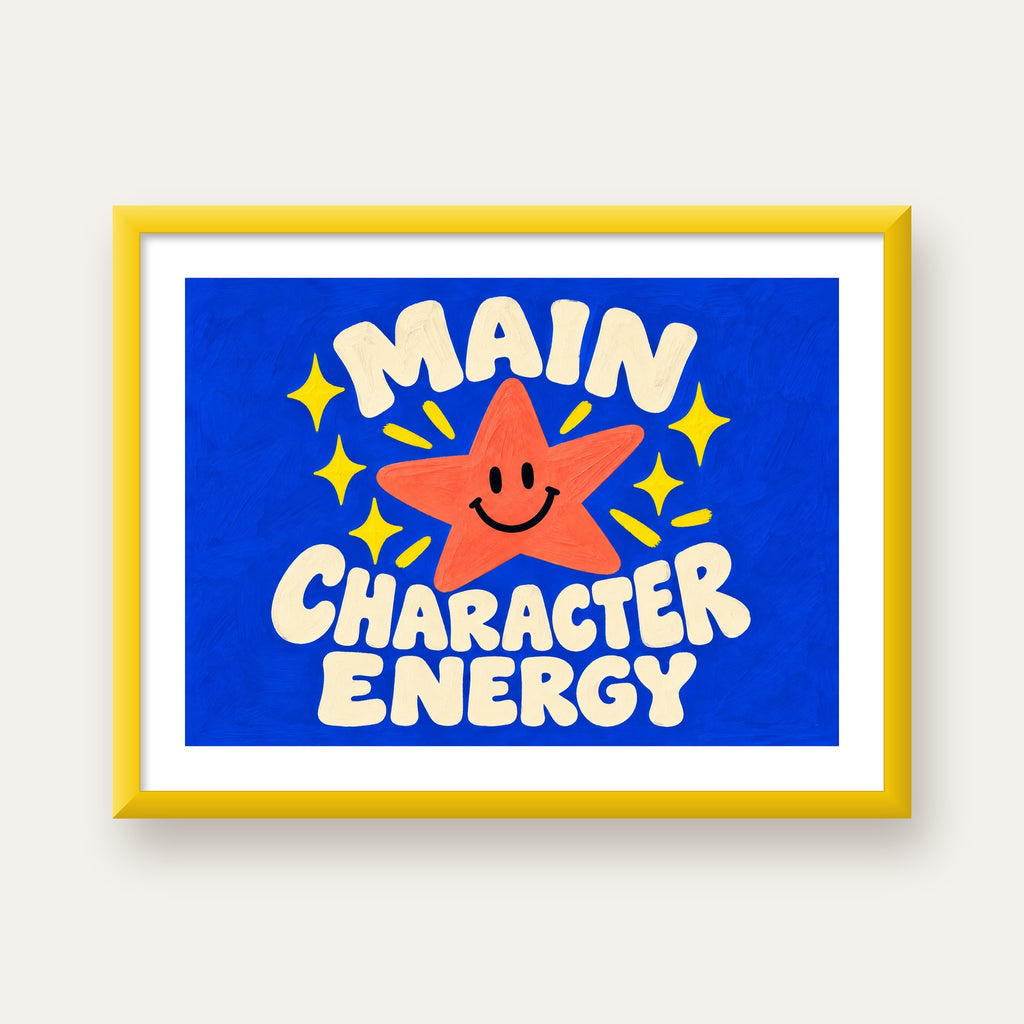Gülen Yıldız ve 'MAIN CHARACTER ENERGY' Canlı Poster — sarı çerçeveli paspartulu