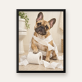 Bulldog ve Tuvalet Kağıdı Mizahi Poster – Banyo Dekoru — Dikey baskı, düz siyah çerçeveli duvar posteri