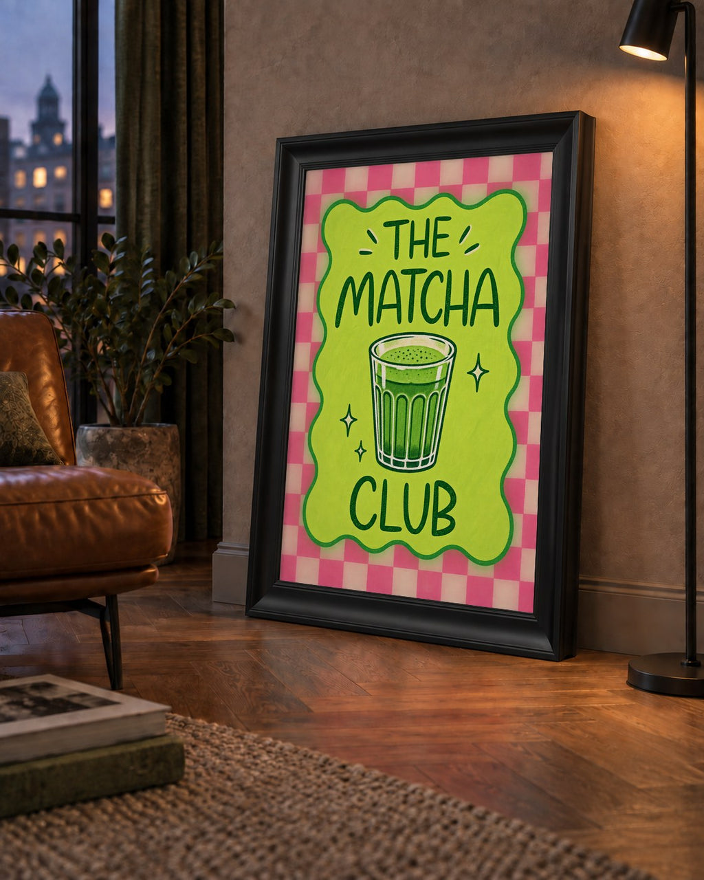 The Matcha Club – Renkli Matcha İçeceği Poster Tasarımı — çerçeveli hâliyle bir ev duvarında